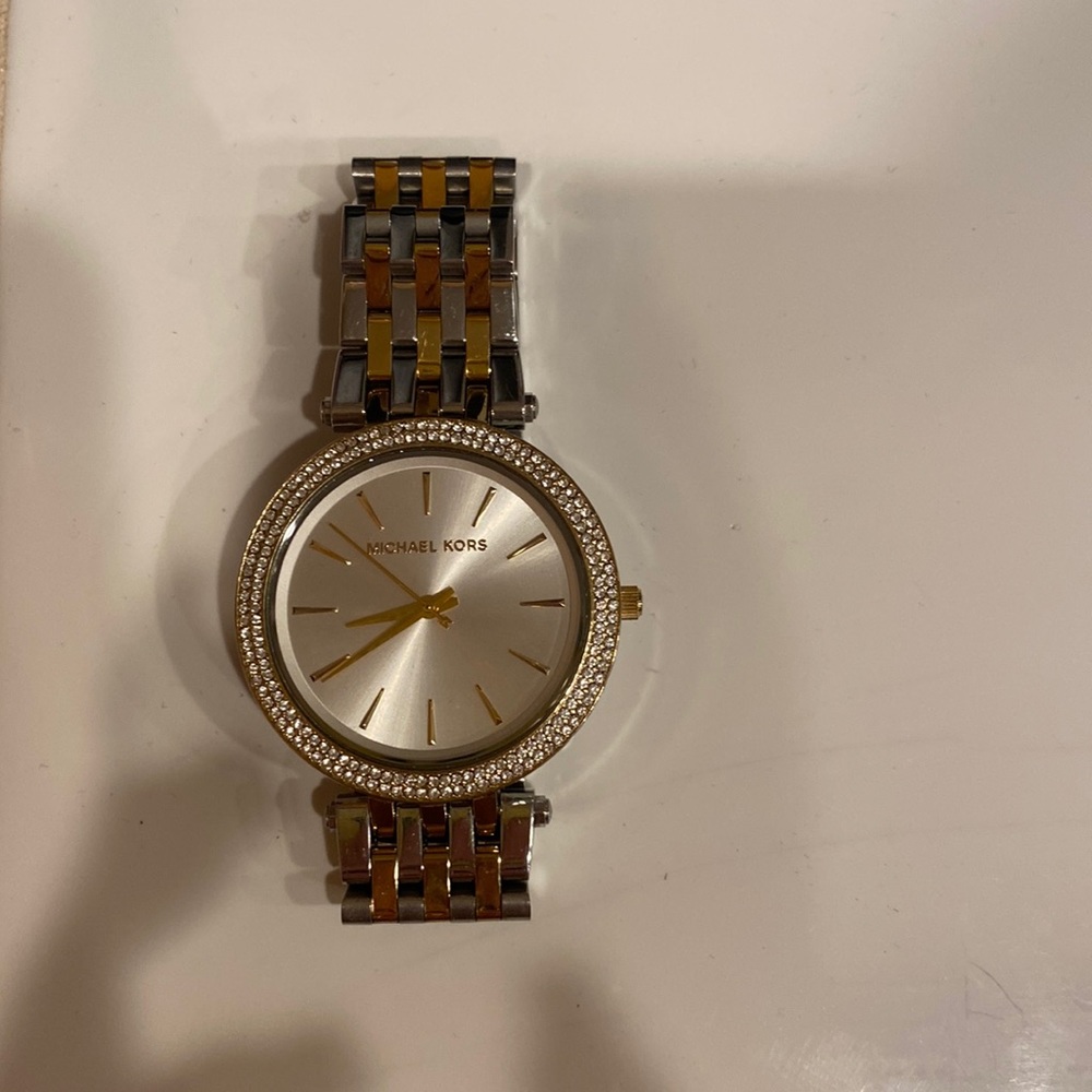 Michael Kors watch needs battery 
6.5 “ wrist